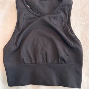 Lululemon black cropped workout tank